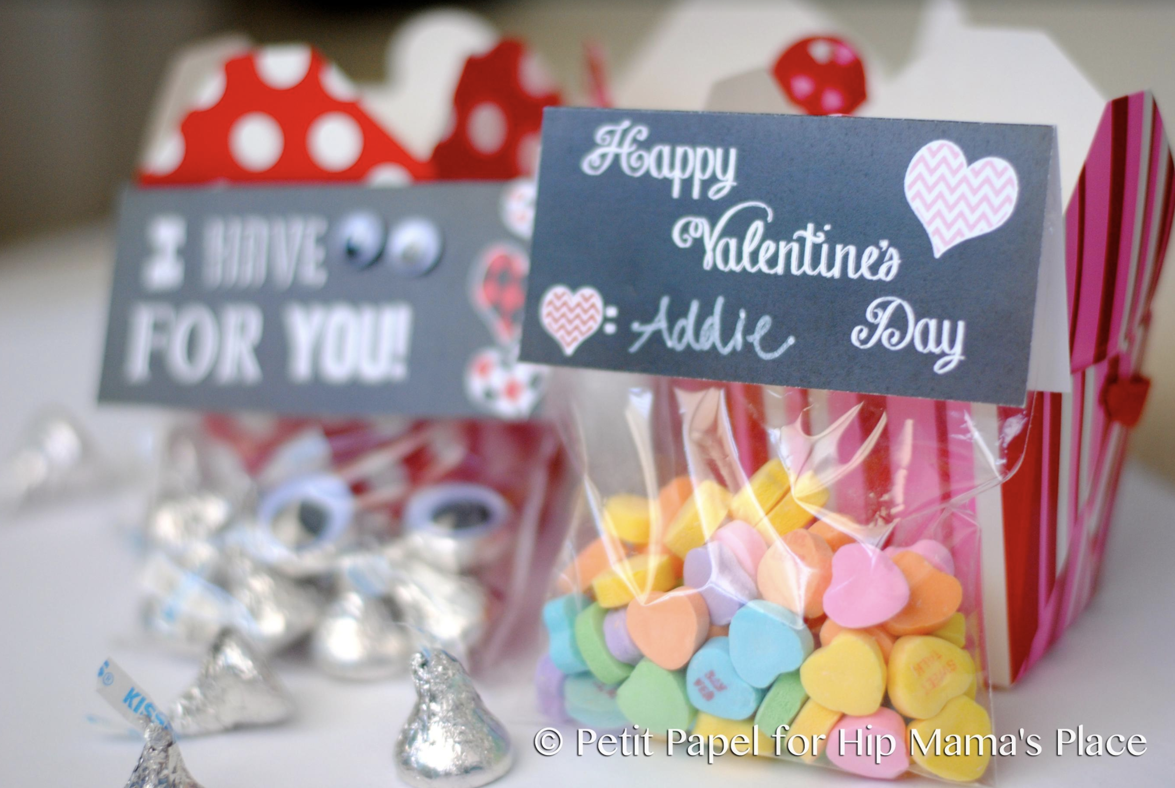 Looking for a cute DIY Valentine goody bag toppers? It's your lucky day! Here's a FREE Printable I Have Eyes For You Valentine's Day Gift Bag Toppers!