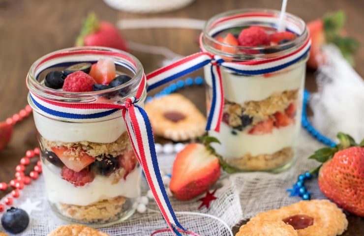 Make-Ahead Fruit & Yogurt Breakfast Parfaits