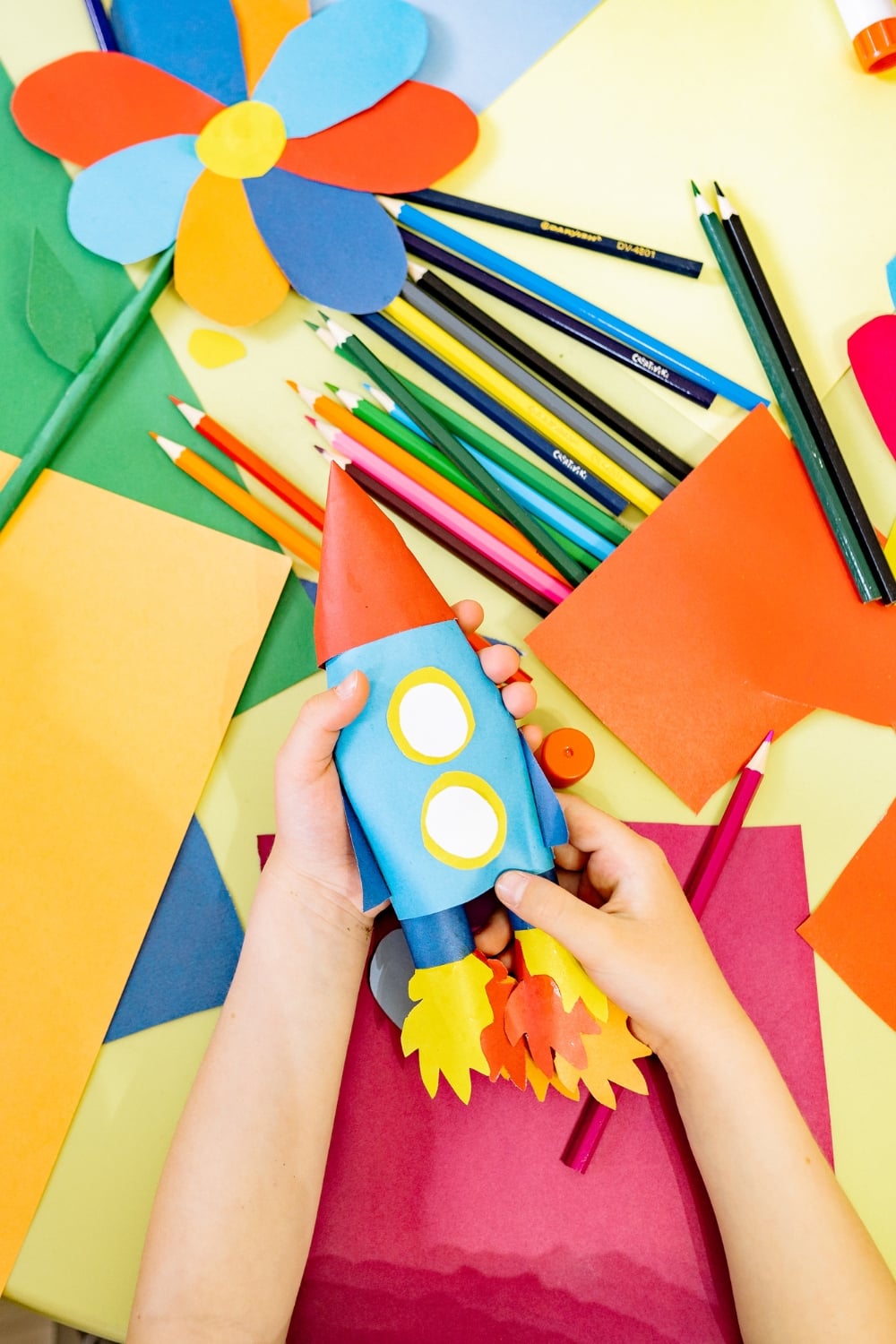 kids doing DIY summer crafts and creative activities