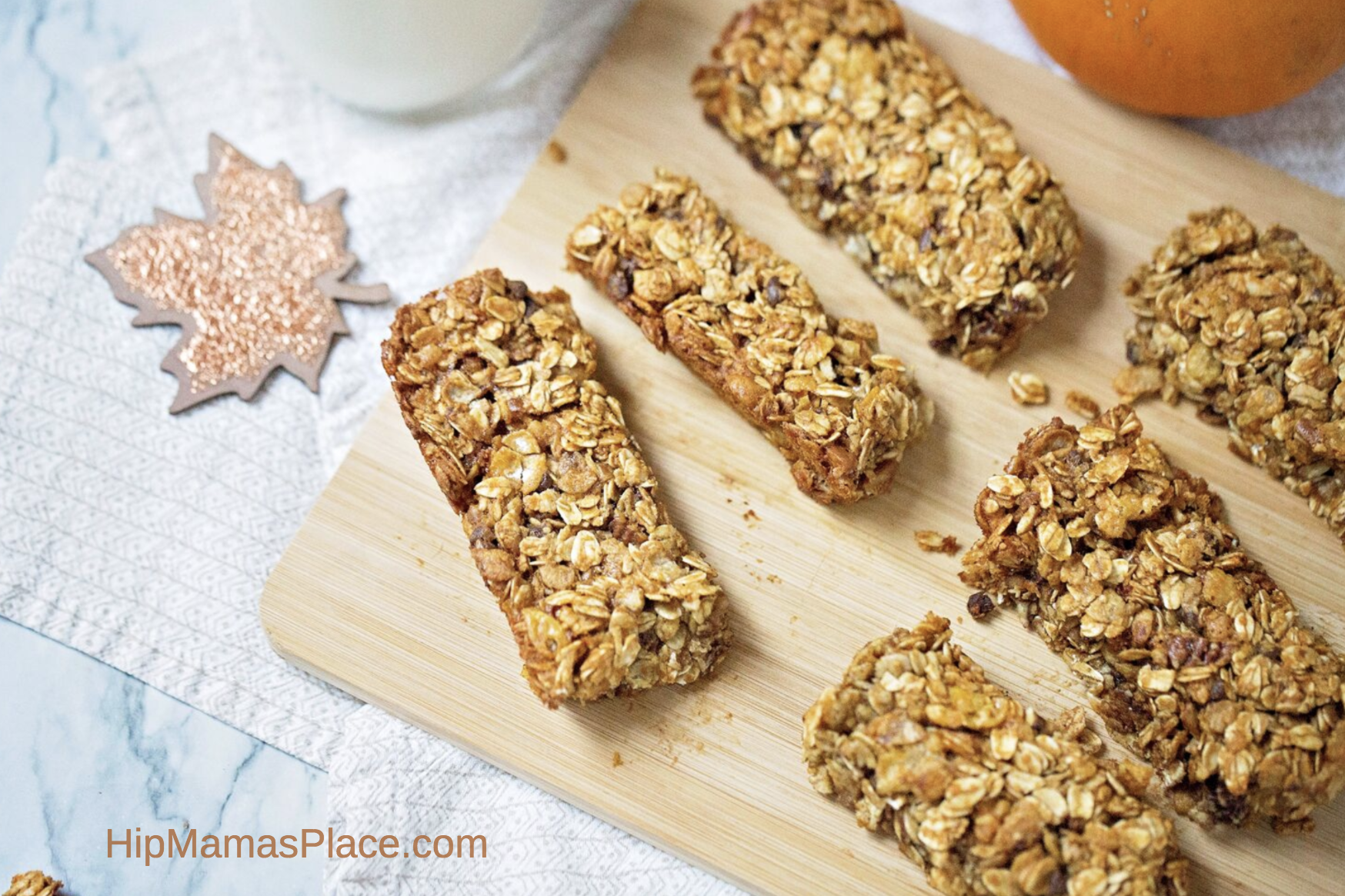 Fall is here! Make these easy and delicious Pumpkin-Almond Chocolate Chip Granola Bars! 
