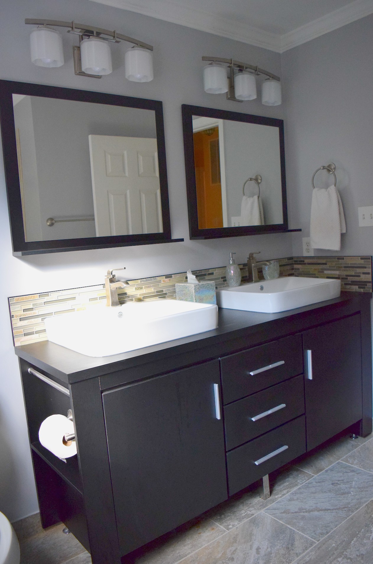 A bathroom remodel is one of the easiest and most common home improvement projects. Here are 5 tips when remodeling a bathroom! Full story @ www.hipmamasplace.com