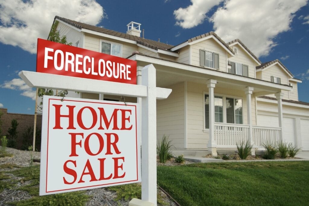 What You Need to Know About Buying Homes Out of Foreclosure