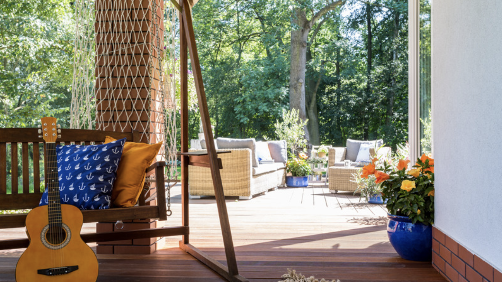 Simple Ways to Spruce Up the Outside of Your Home This Summer