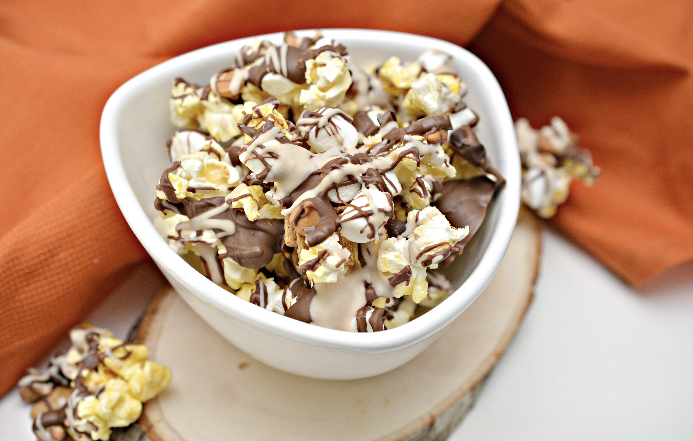 Try this super easy, "no bake" S'mores Caramel Popcorn treat and take a traditional popcorn to a whole new level with the marshmallow-ey chocolate caramel goodness.... mmm... mmm.. good!