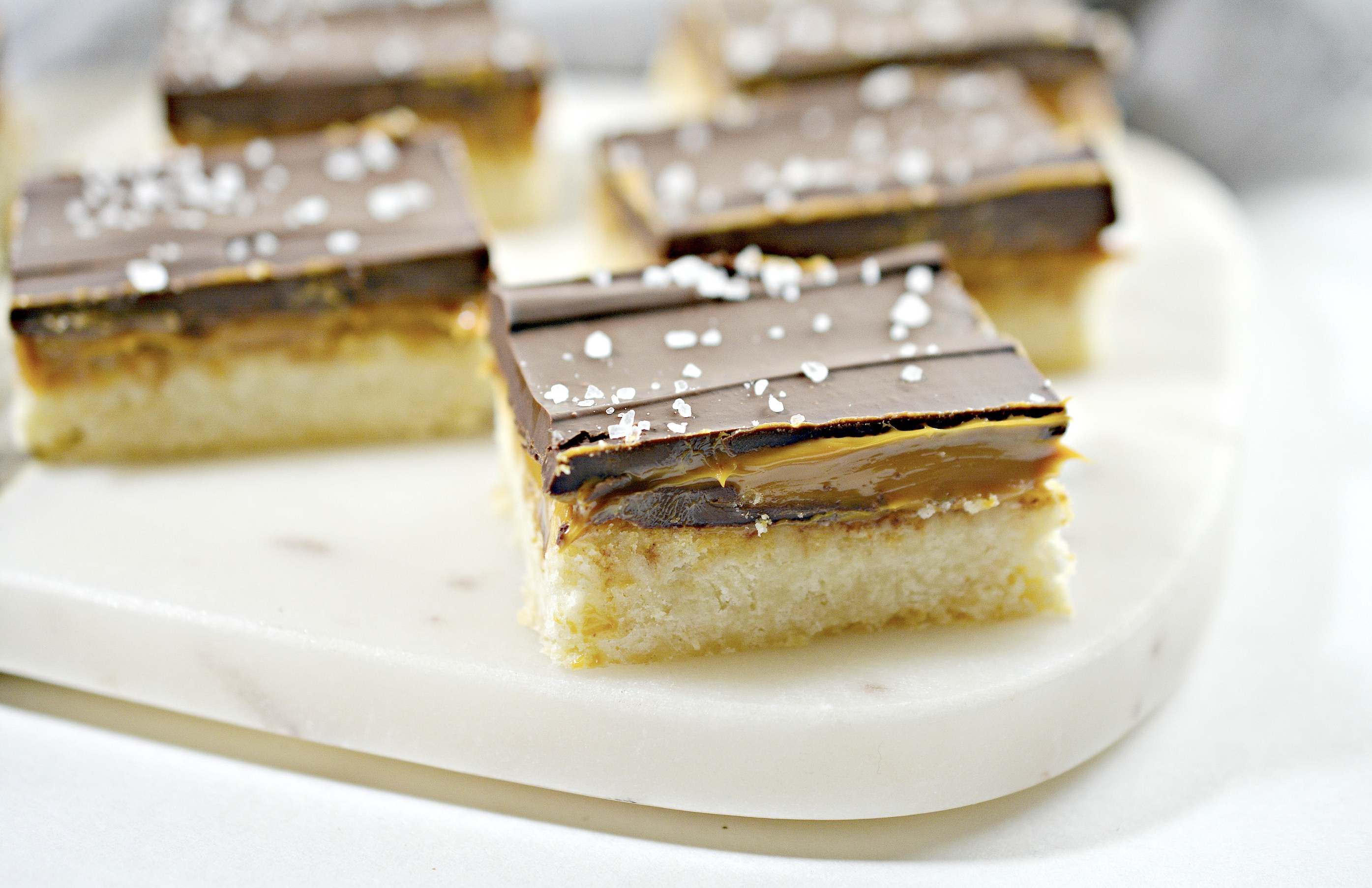 If you love chocolate and caramel, you’ll love this easy Caramel Slice recipe made with AMERICAN HERITAGE Finely Grated Baking Chocolate! #ad #baking #familybaking #bakingguide @Chochistory 