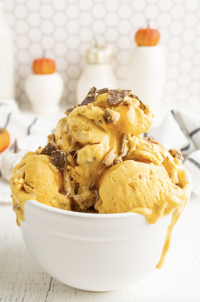 A bowl of Caramel Crunch Pumpkin Ice Cream