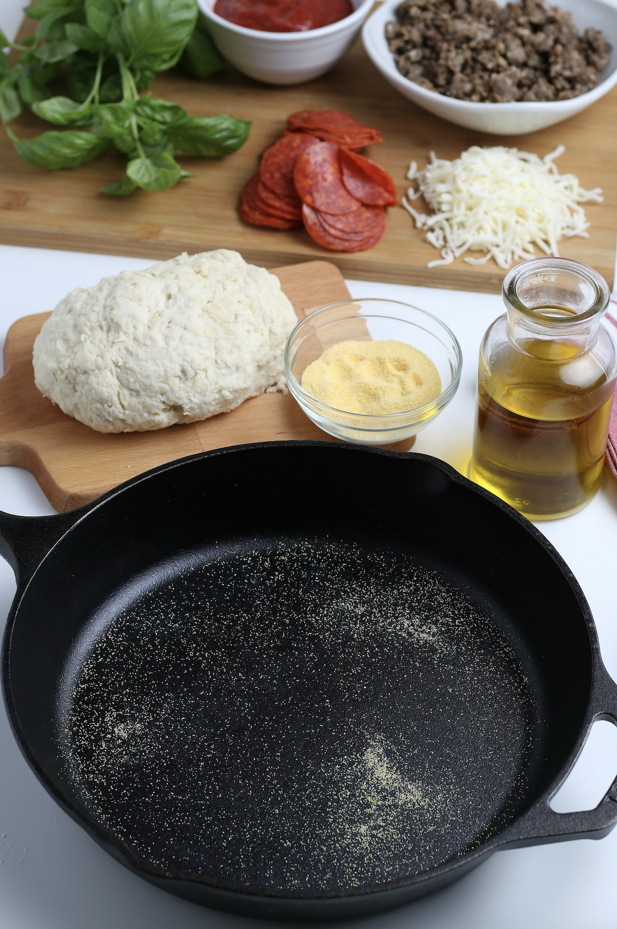 Easy Homemade Cast Iron Skillet Pizza