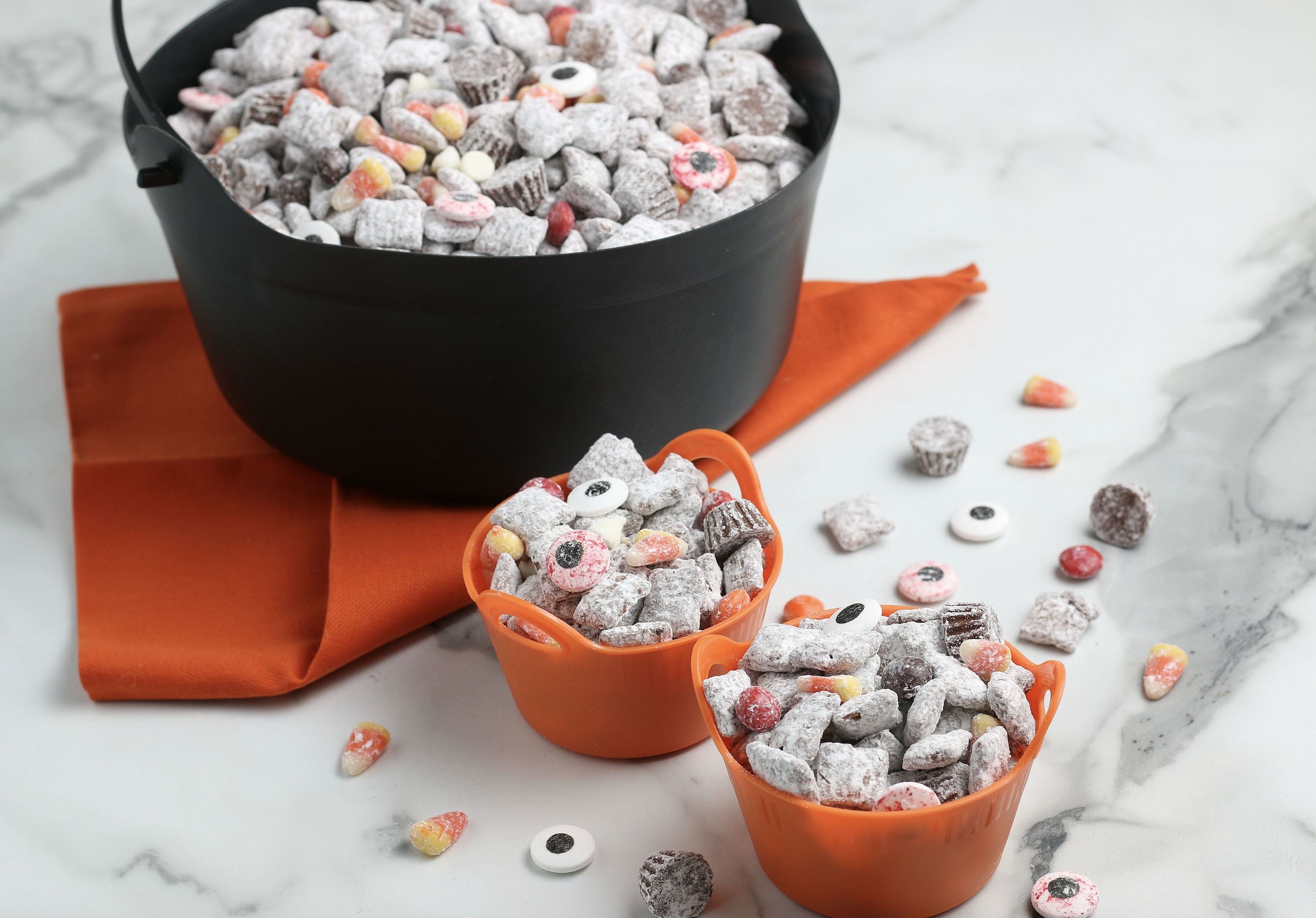 Halloween muddy buddies recipe