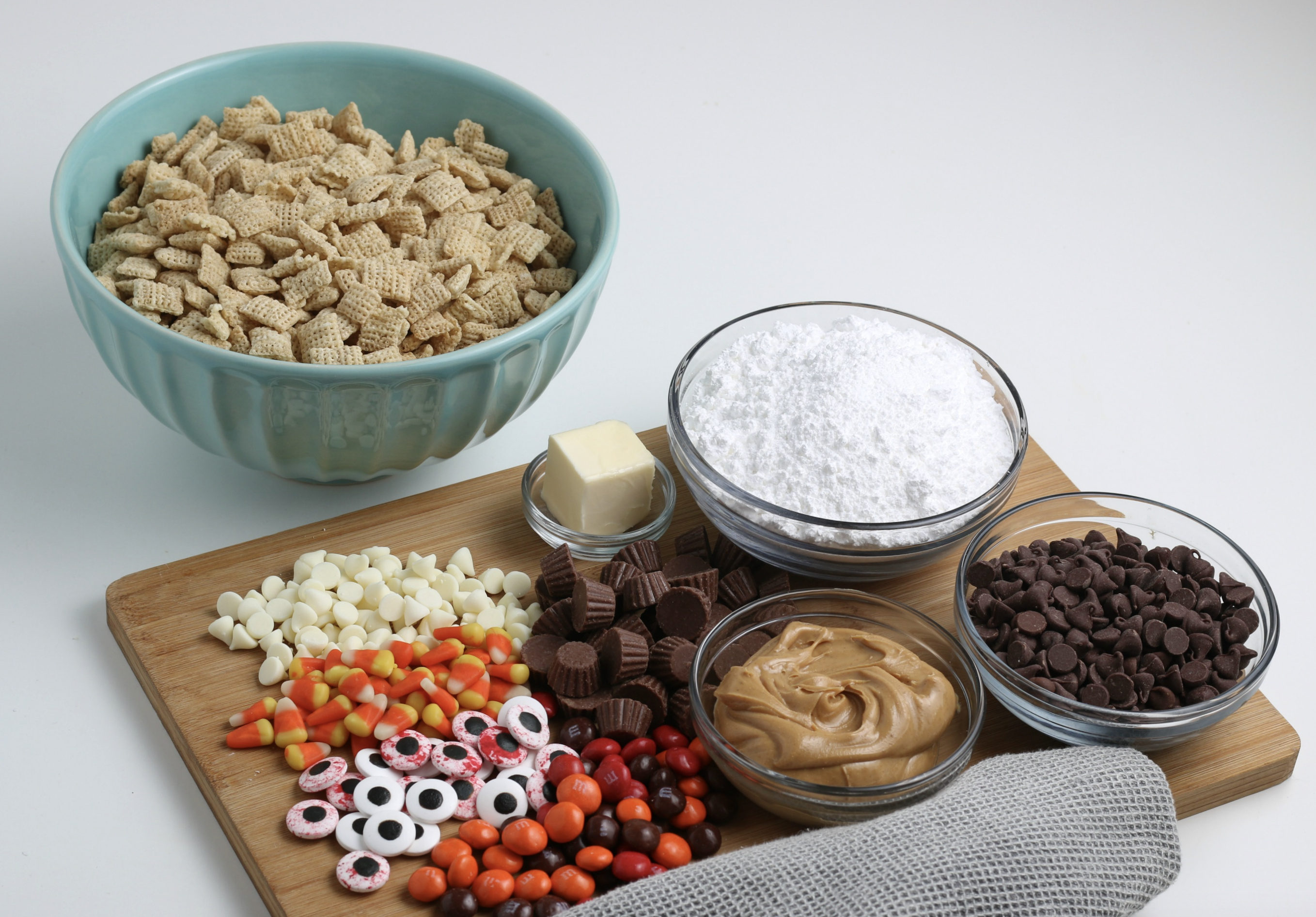 Halloween puppy chow ingredients 