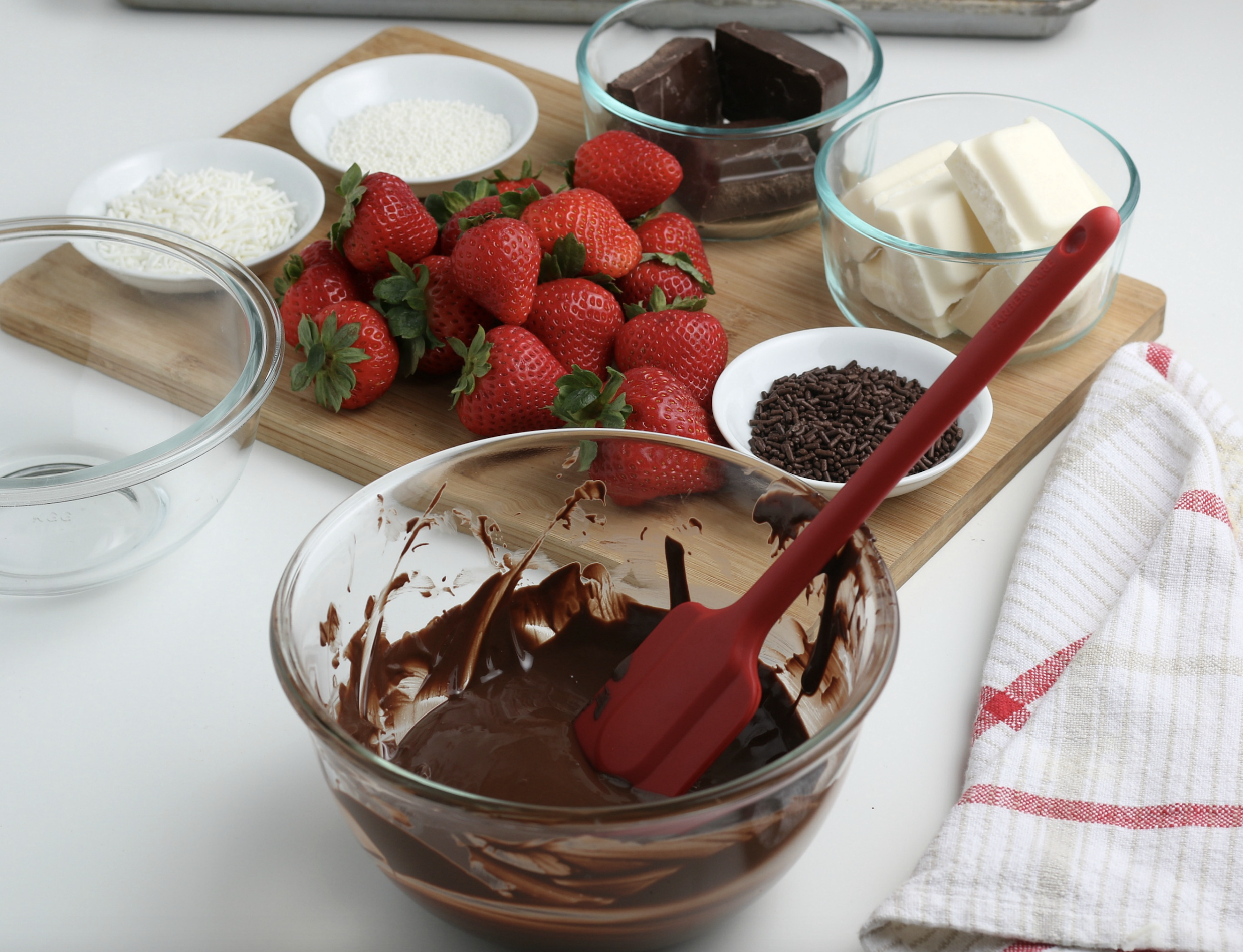 how to make easy chocolate covered strawberries 