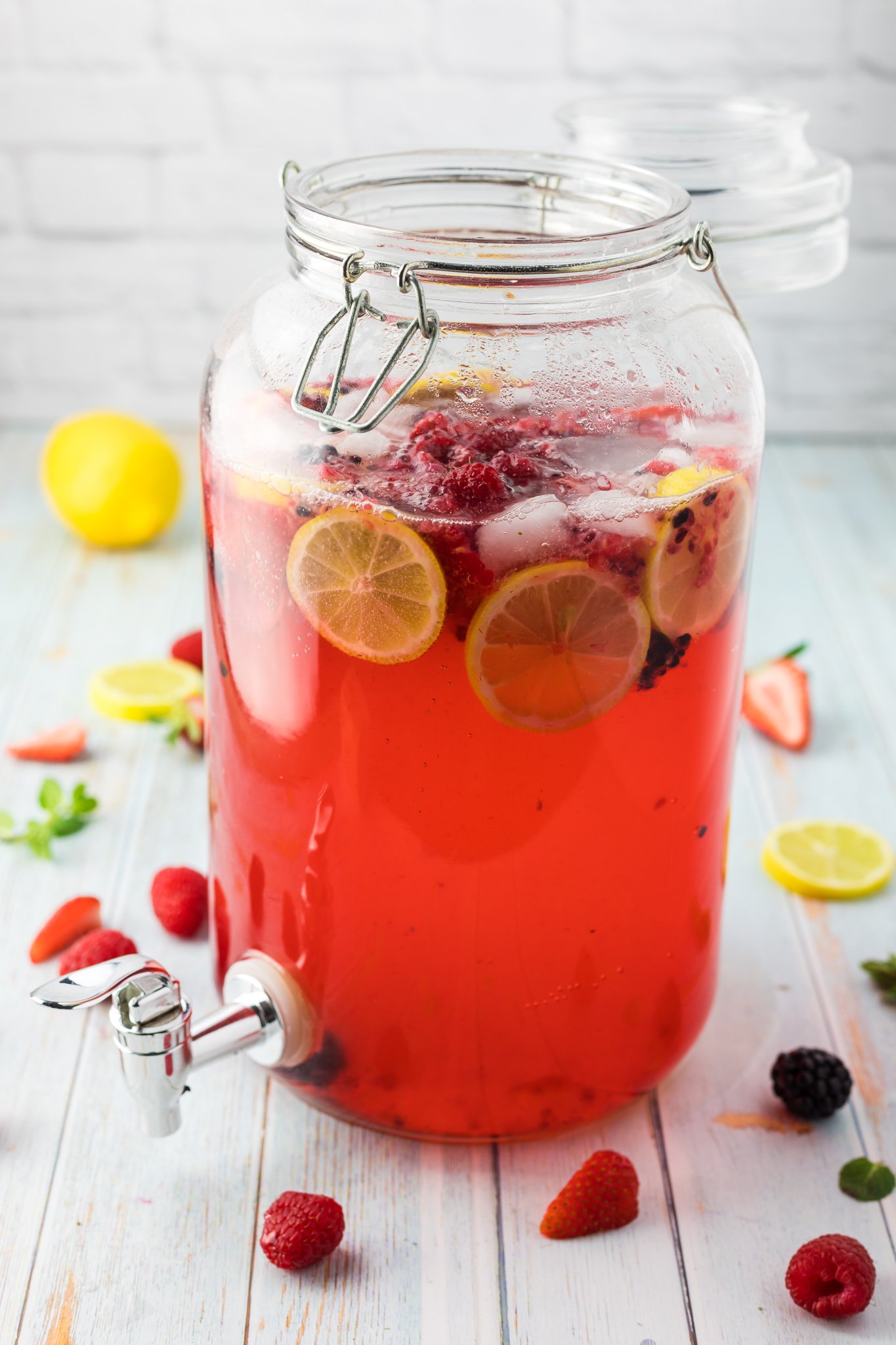 how to make sparkling berry lemonade