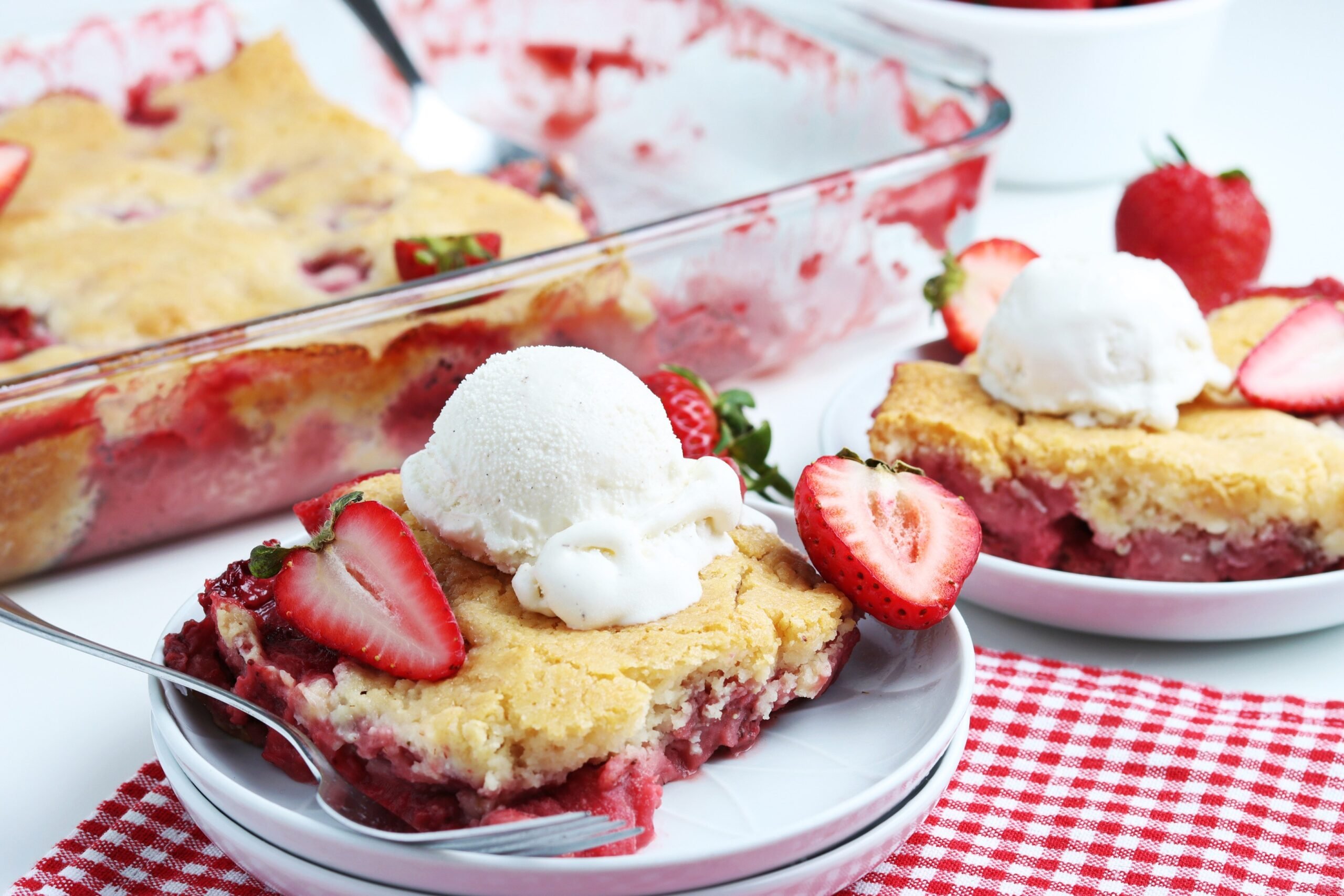 easy strawberry cobbler recipe