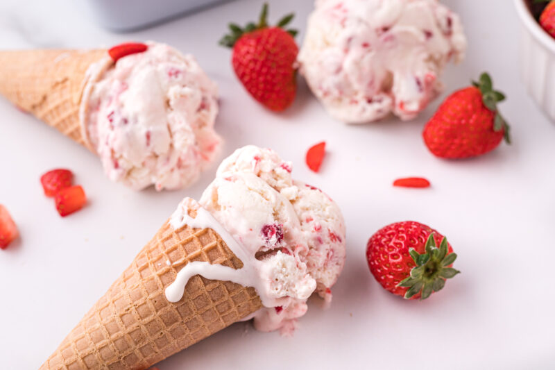 No Churn Strawberry Ice Cream {Easy and Delicious}