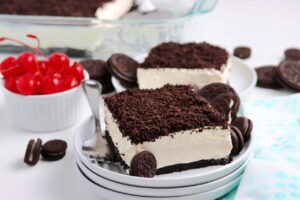 Oreo Dirt Cake {Easy, No Bake Dessert}