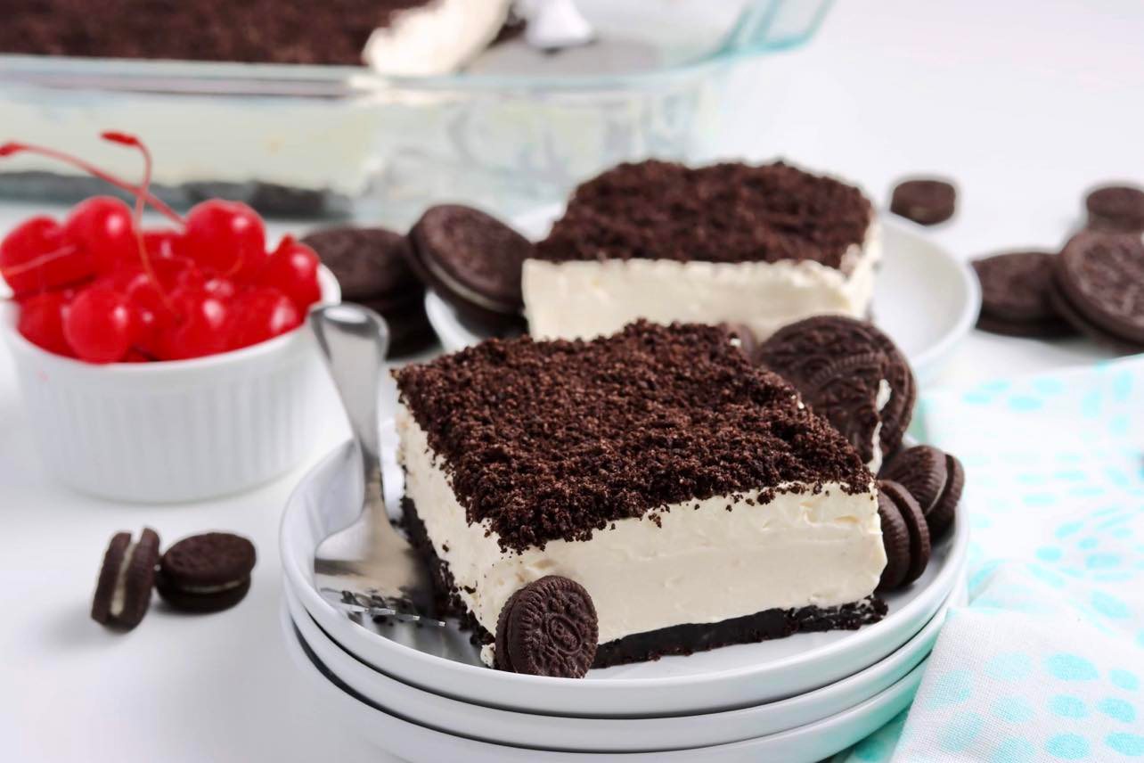 Oreo Dirt Cake {Easy, No Bake Dessert}