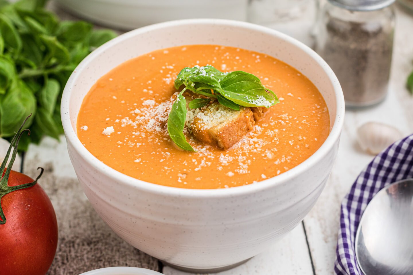 creamy tomato soup basil