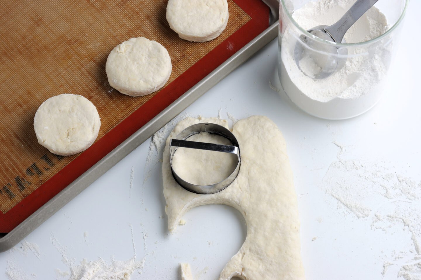 making the best homemade buttermilk biscuits 