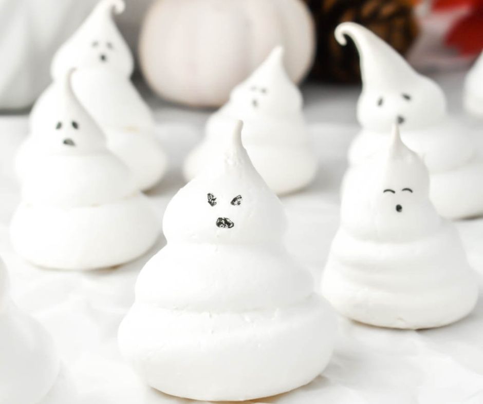 Halloween meringue ghosts