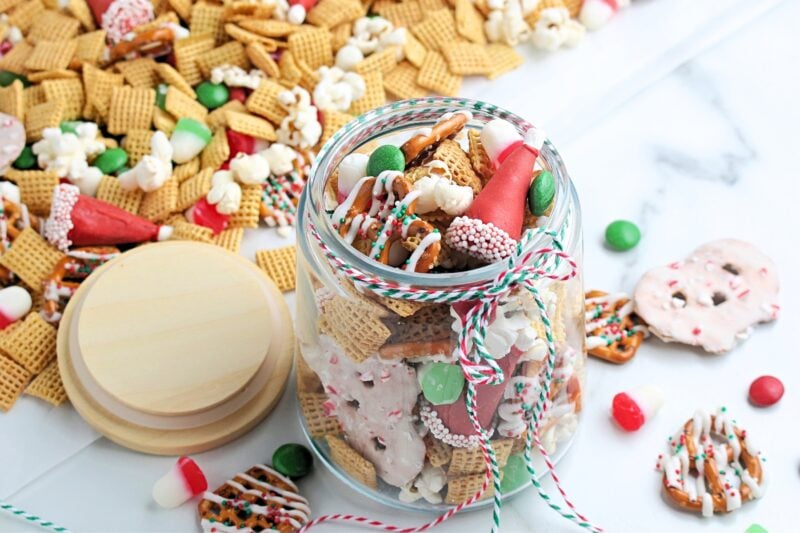 A Festive Delight: The Ultimate Christmas Snack Mix Recipe