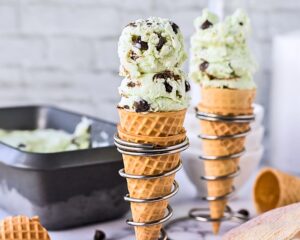 Easy No-Churn Mint Chocolate Chip Ice Cream Recipe