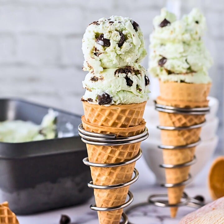 Easy No-Churn Mint Chocolate Chip Ice Cream Recipe