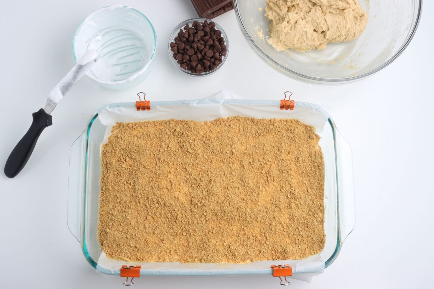 s'mores cookie bars with graham crackers 