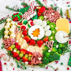 Christmas Snack Board (Festive Christmas Wreath Snack Board)