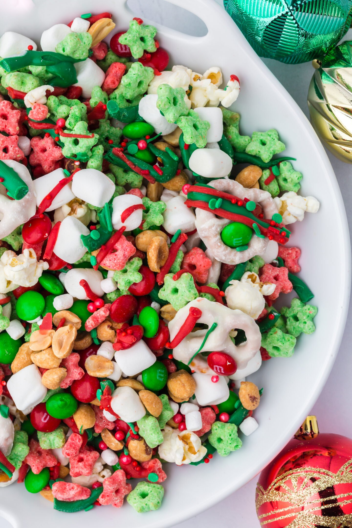 how to make holiday snack mix for kids