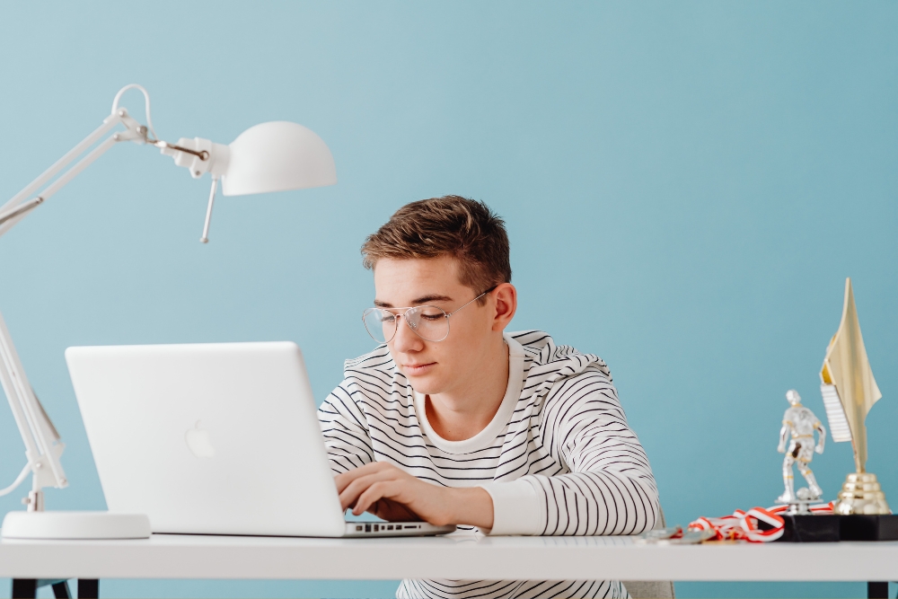 digital financial literacy for kids using tablet to learn about money