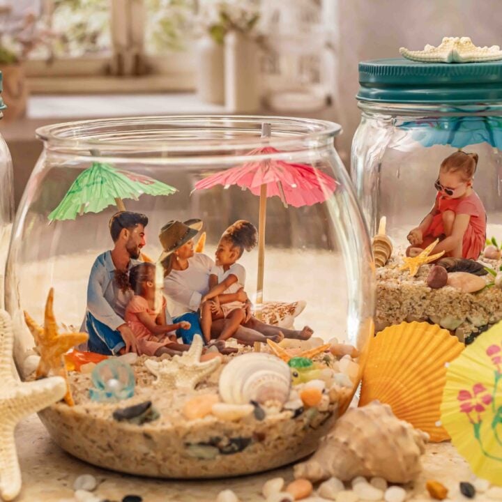 DIY beach memory jar with sand, seashells, photos, and coastal keepsakes in a mason jar for summer beach decor